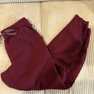 Jaanuu Burgundy Scrub Jogger Pants | XS Petite